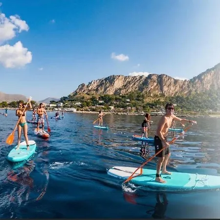 Mondello Valdesi شقة *